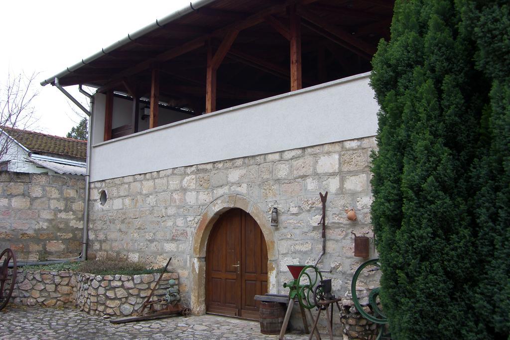 Adler Panzio Hotel Budaors Exterior photo
